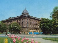 Palača Narodnih novina, današnji Leksikografski zavod Miroslav Krleža. Oko 1967. godine  Palača Narodnih novina (sagrađena 1891. godine arhitekt Kuno Waidmann), križanje Prilaz JNA, Frankopanska ulica, Trg maršala Tita (današnji Leksikografski zavod Miroslav Krleža, Prilaz Gjure Deželića, Frankopanska ulica, Trg Republike Hrvatske), oko 1967. godine